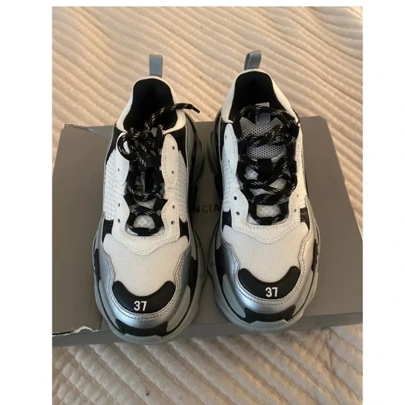 Balenciaga Men's Gray and Black Sneakers - Picture 4 of 5